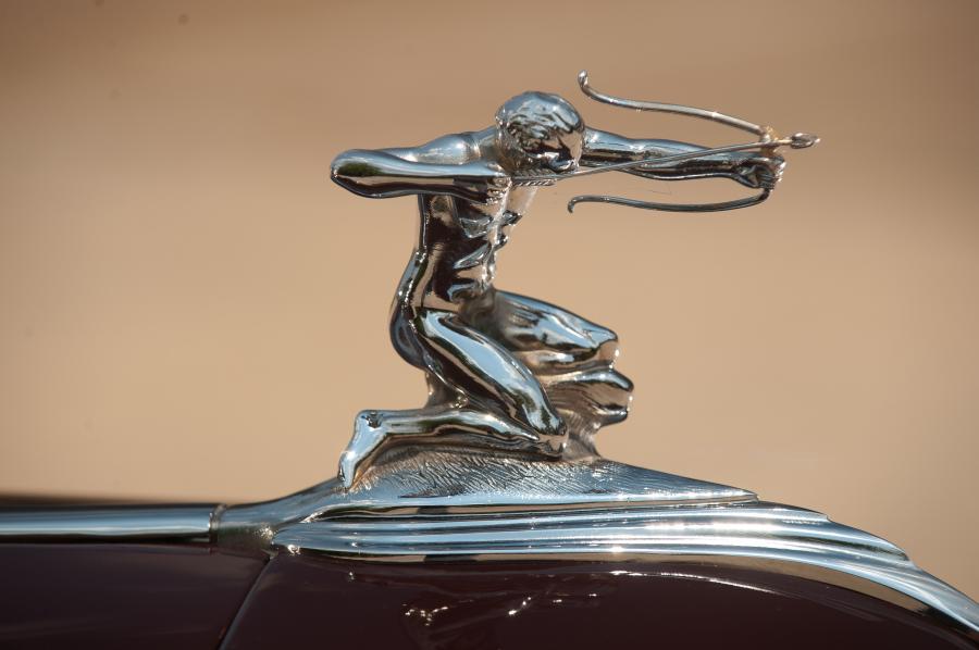  Pierce-Arrow Twelve 5-Passenger Sedan 1936 года  (фото 8 из 13)